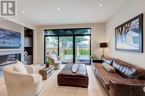 37 Oakwood Avenue N, Mississauga, ON 