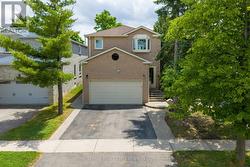 3301 CAMBOURNE CRESCENT  Mississauga, ON L5N 5P7