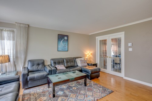 Salon - 1100 Rue Du Cardinal, Saint-Jérôme, QC 