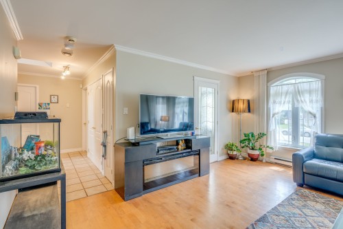 Salon - 1100 Rue Du Cardinal, Saint-Jérôme, QC 