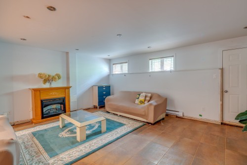 Salle familiale - 1100 Rue Du Cardinal, Saint-Jérôme, QC 