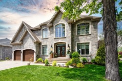 574 Rue des Fortifications  Saint-Jean-Sur-Richelieu, QC J2W 2W8