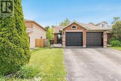 19 SEYMOUR CRESCENT  Barrie, ON L4N 8N4