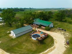 25 Oak Avenue  Oak Point, MB R0C 2J0