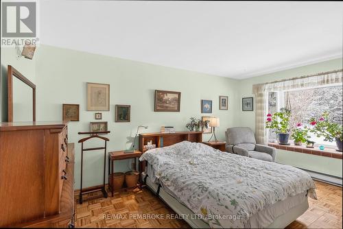 98 Glendale Avenue, Deep River, ON 