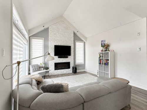 Living Room - 404-3163 Boul. De La Gare, Vaudreuil-Dorion, QC 