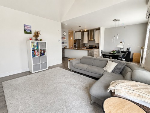 Living Room - 404-3163 Boul. De La Gare, Vaudreuil-Dorion, QC 