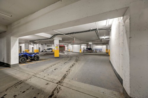 Garage - 607-4923 Rue Jean-Talon O., Montréal (Côte-Des-Neiges/Notre-Dame-De-Grâce), QC 
