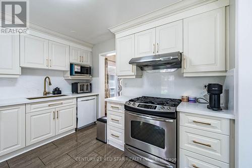 52 Newdale Place, Brampton, ON - Indoor Photo Showing Kitchen With Upgraded Kitchen