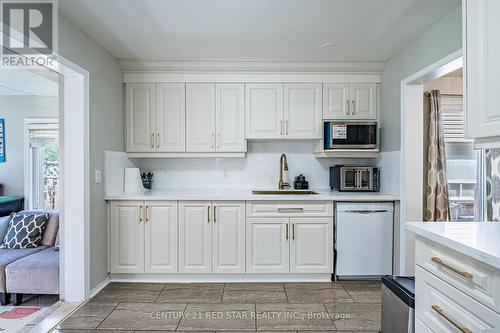 52 Newdale Place, Brampton, ON - Indoor Photo Showing Kitchen