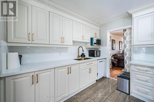 52 Newdale Place, Brampton, ON - Indoor Photo Showing Kitchen