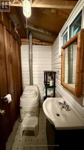 Environmentally-Friendly Composting Toilet. - 0 Island Lake Road, Kearney, ON 