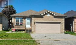 22 LARKIN DRIVE Barrie, ON L4M 7A9