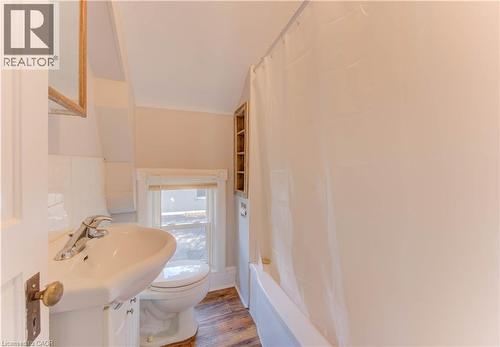 Unit 3: Bathroom - 233 Lancaster Street E, Kitchener, ON 