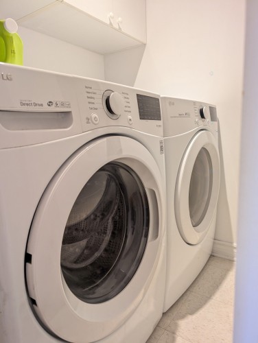 Salle de lavage - 305-5675 Ch. De La Côte-Des-Neiges, Montréal (Côte-Des-Neiges/Notre-Dame-De-Grâce), QC 