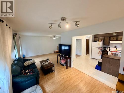 208 7Th Street E, Wynyard, SK 