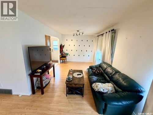208 7Th Street E, Wynyard, SK 