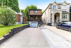 15 DENTON AVENUE  Toronto, ON M4C 1T7