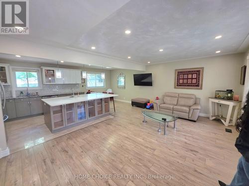 130 Champlain Crescent, Kitchener, ON 