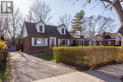 17 N THORNDALE Street N  Hamilton, ON L8S 3K5