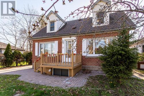 17 Thorndale Street N, Hamilton, ON 