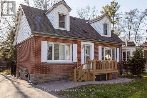 17 Thorndale Street N, Hamilton, ON 