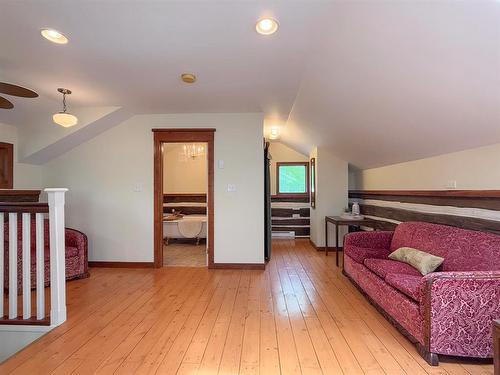 18 Kestrel Lane, Onanole, MB 