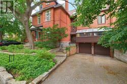B - 595 BESSERER STREET  Ottawa, ON K1N 6C8