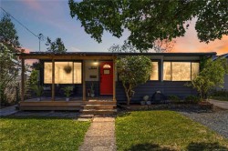 1735 Newton St Victoria, BC V8R 2R1