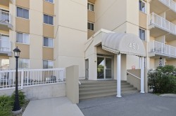 Façade - 