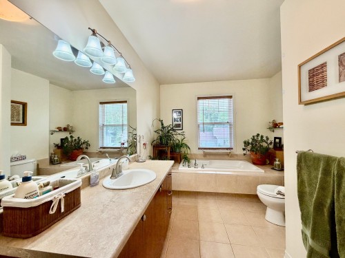 Salle de bains - 8 Rue Aimé-Aubry, Rigaud, QC 