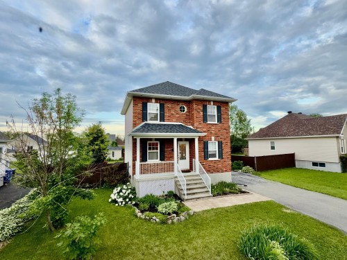 Façade - 8 Rue Aimé-Aubry, Rigaud, QC 