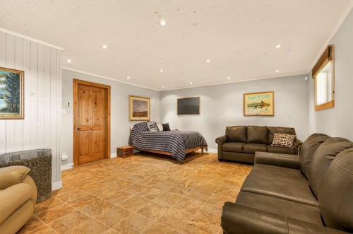 Salle familiale - 285 Ch. Lowry, Sutton, QC 