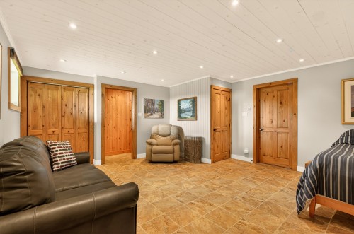 Salle familiale - 285 Ch. Lowry, Sutton, QC 