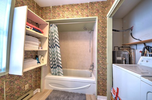 Bathroom - 23  - 25 Rue De L'Église, Montréal (Verdun/Île-Des-Soeurs), QC - Indoor Photo Showing Laundry Room