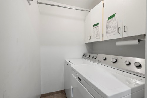 Laundry - 305-5221 Rue Riviera, Montréal (Pierrefonds-Roxboro), QC 