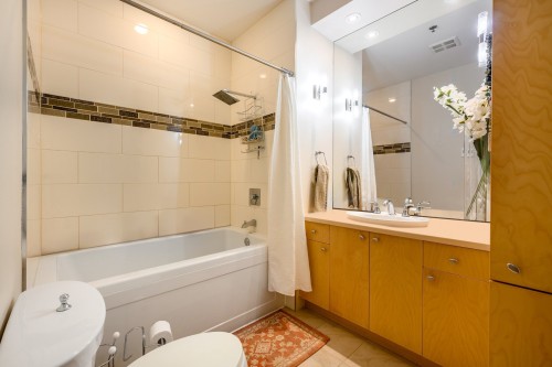 Salle de bains - 105-300 Av. Des Sommets, Montréal (Verdun/Île-Des-Soeurs), QC 
