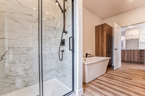 Bathroom - C-10 Rue Vaudry, Sainte-Thérèse, QC 