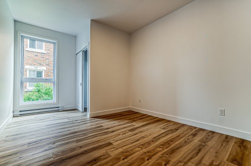 Bedroom - C-10 Rue Vaudry, Sainte-Thérèse, QC 
