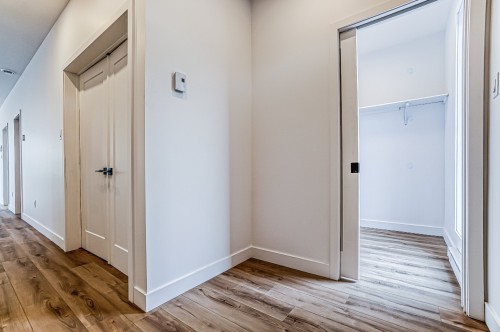 Mud Room - C-10 Rue Vaudry, Sainte-Thérèse, QC 