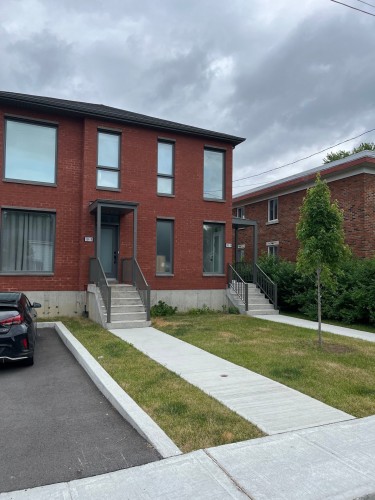 Front of Structure - C-10 Rue Vaudry, Sainte-Thérèse, QC 