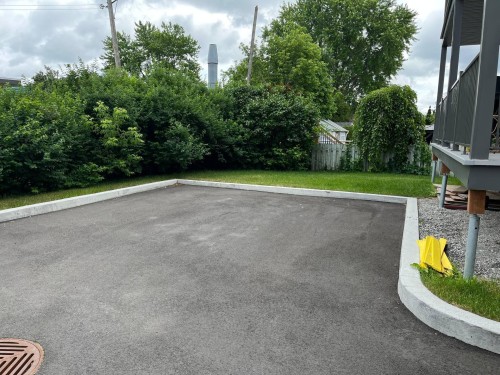 Parking - C-10 Rue Vaudry, Sainte-Thérèse, QC 
