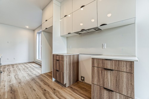 Kitchen - C-10 Rue Vaudry, Sainte-Thérèse, QC 