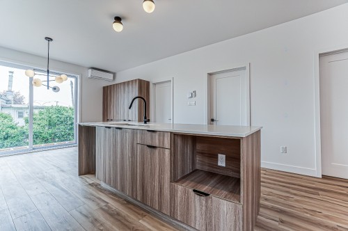 Kitchen - C-10 Rue Vaudry, Sainte-Thérèse, QC 