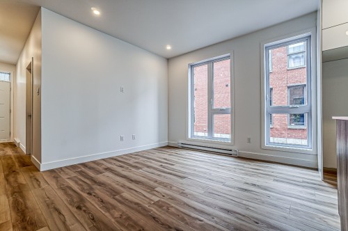 Living Room - C-10 Rue Vaudry, Sainte-Thérèse, QC 