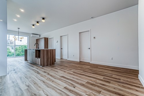 Living Room - C-10 Rue Vaudry, Sainte-Thérèse, QC 