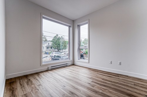Master Bedroom - C-10 Rue Vaudry, Sainte-Thérèse, QC 