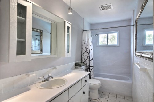 Salle de bains - 23 Av. Hamford, Lachute, QC 
