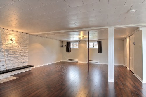 Salle familiale - 23 Av. Hamford, Lachute, QC 