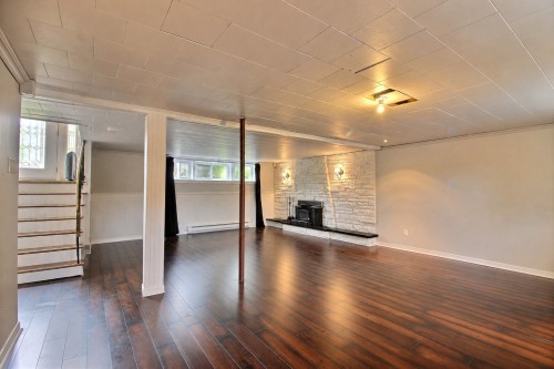 Salle familiale - 23 Av. Hamford, Lachute, QC 